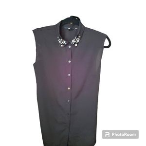 Jewelled Collar sleeveless Blouse- Medium.
